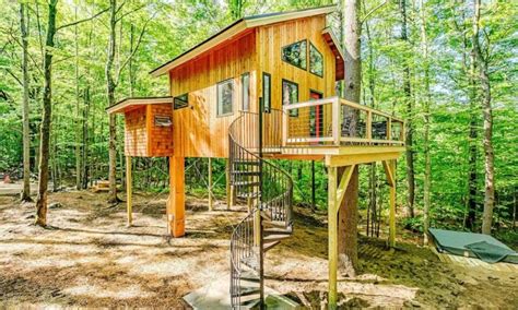 Appleton Maine. This is a Maine treehouse Airbnb near me that's
