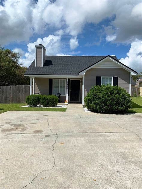 Dec. 23, 2022 - Entire home for $175. Forget your worries in this spacious and functional space. Enjoy a cozy stay in this 3 bedroom 1.5 bath home with bonus room for office space. Smar.... 