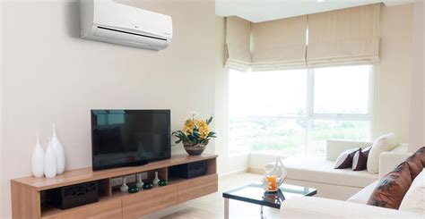 Aire acondicionado de ventana LG, ofrece aire frío para los interiores con una capacidad de enfriamiento de 5,000 BTU/hora. Funciona con un refrigerante R410A de 0.24 kg. 
