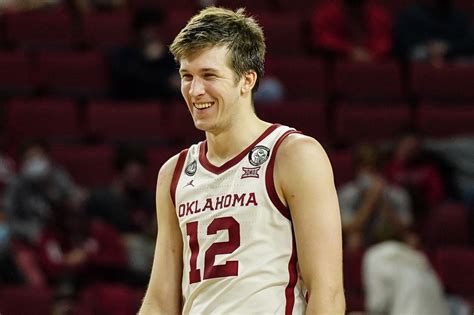 2021 Draft Profile - Austin Reaves. NBA Draft Room - June 18th: "Loves to get to the mid range and knows how to find his shot. Not great from 3pt land and lacks top end speed but has uncanny scoring ability." Jonathan Wasserman Bleacher Report - June 15: "Reaves will try to show teams he's a better shooter than the numbers say.. 