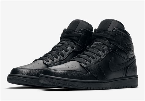 Aj 1 all black. M 17 / W 18.5. M 18 / W 19.5. Add to Bag. Favorite. Inspired by the original that debuted … 