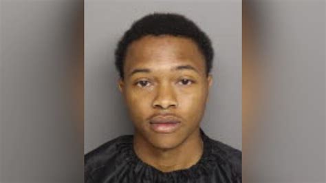 Akevius dayquan lindsey. Simpsonville police announced Tuesday that Akevius Dayquan Lindsey, 22, has been charged with murder, first-degree domestic violence and possession of a weapon during the commission of a... 