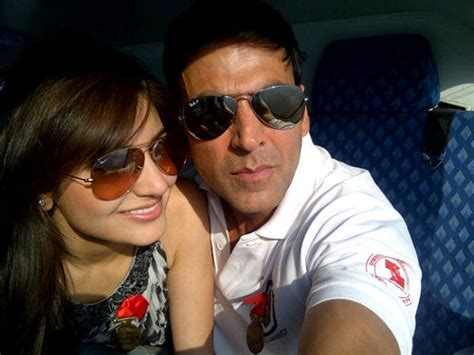 Akshay kumar and anushka sharma biography