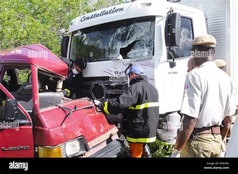 Al menos 13 muertos tras colisión entre camión de carga y camioneta en carretera de Tamaulipas, México