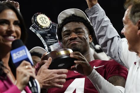 Alabama’s Milroe, Georgia’s Beck and Oregon’s Gabriel will head into 2024 with Heisman Trophy hype