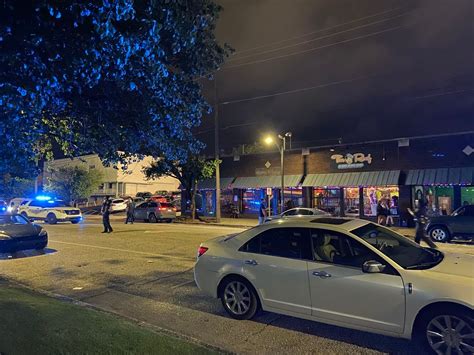 Alabama police: 4 people wounded in exchange of gunfire outside Birmingham bar