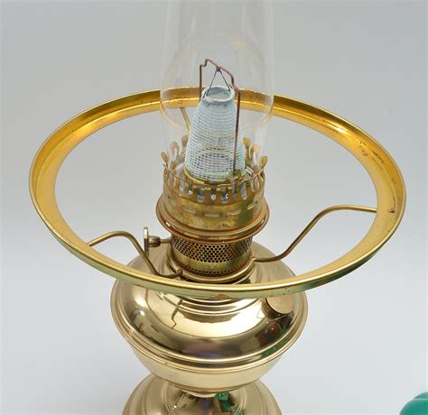 Aladdin model 23 oil lamp. Vintage Needs new lox on mantle. 