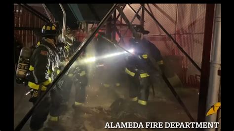 Alameda firefighters contain blaze in Bay Farm Island