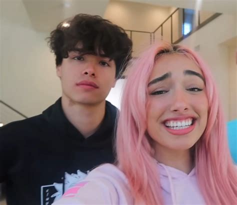 Alan stokes girlfriend. Twin YouTube stars Alan and Alex Stokes have each pleaded guilty to two misdemeanors after they pretended to be bank robbers for prank videos filmed in California in 2019, which resulted in their ... 