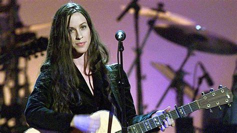Alanis Morissette invokes 1990s grunge sound with cover of ‘Yellowjackets’ theme