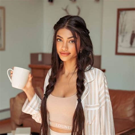 The video captured the moment when Alanna shared the news with her family, including Uncle Chunky Panday, Aunt Bhavna Pandey, and cousins Ananya Panday and Rysa Panday.