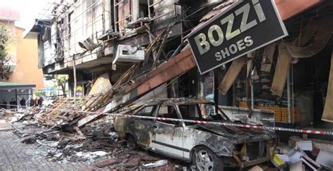 Alanya’da iş merkezindeki yangın 5 dükkan ve 1 araç kullanılamaz hale getirdis