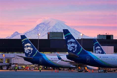 Alaska Air to buy Hawaiian Airlines in a $1.9 billion deal with debt