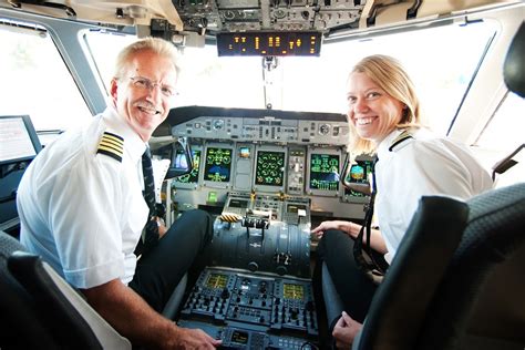 The estimated total pay range for a First Officer at Alaska Airlines is $137K–$257K per year, which includes base salary and additional pay. The average First Officer base salary at Alaska Airlines is $174K per year. The average additional pay is $9K per year, which could include cash bonus, stock, commission, profit sharing or tips.