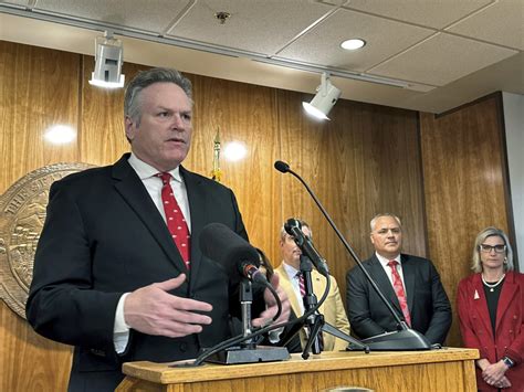 Alaska governor’s budget plan includes roughly $3,400 checks for residents and deficit of nearly $1B