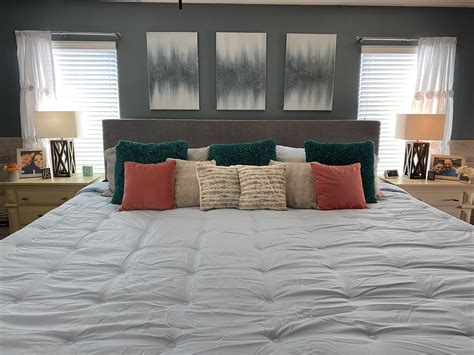 Alaskan king sized bed. Size: The Queen mattress measures 60 inches in width and 80 inches in length, making it notably smaller than the Alaskan King. Space: An Alaskan King offers almost twice the sleeping space as a Queen, making it ideal for co-sleeping or just luxurious sprawling. Popularity: The Queen is a more traditional and widely … 