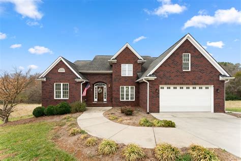 Albemarle Homes & Real Estate - Advance Mills VA