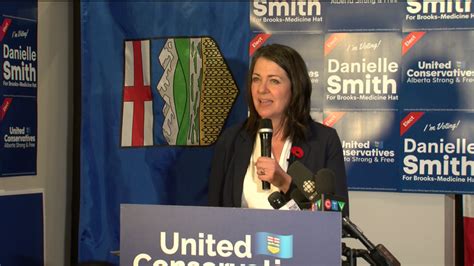 Alberta Premier Smith, with election looming, announces new limits on media questions
