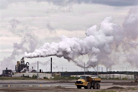 Alberta researchers call for public inquiry into program to ensure oilsands cleanup