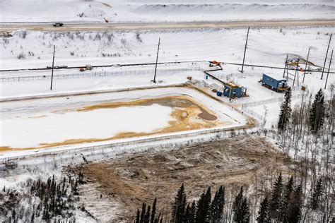 Alberta waited a month to declare emergency response to oilsands releases: document