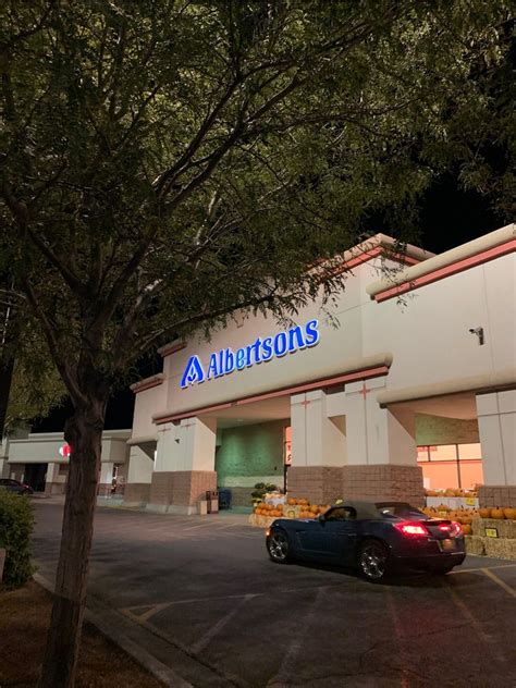  Albertsons Companies, Inc. Albertsons Companies, Inc. [1] [2] is an American grocery company founded and headquartered in Boise, Idaho . With 2,253 stores as of the third quarter of fiscal year 2020 and 270,000 employees as of fiscal year 2019, [3] [8] [6] the company is the second-largest supermarket chain in North America after Kroger. . 