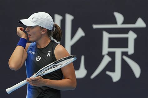 Alcaraz and Medvedev advance to semifinals at China Open. Swiatek wins on debut in Beijing