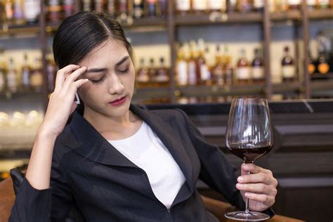 It is important to know that alcohol intolerance can lead to a drop in blood pressure, which can bring on a feeling of faintness or dizziness. Dr. Joseph Volpicelli M.D., head of Volpicelli .... 