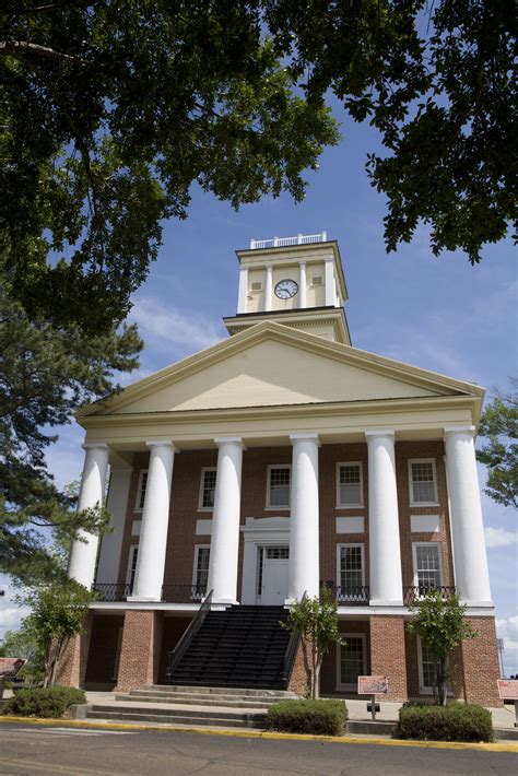 Alcorn state university in mississippi. The site was originally occupied by Oakland College, a school established by Presbyterians in 1828; the state of Mississippi purchased the Oakland campus for $40,000 and named it Alcorn University. 