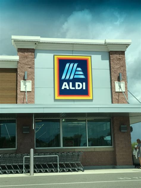 ALDI can be found in an ideal position at 5591 Six Mile Commercial Court, in the south area of Fort Myers, in Villas ( nearby Lakes Regional Park ). This store is a beneficial addition to the areas of Bonita Springs, Lehigh Acres, Cape Coral, North Fort Myers, Estero, Villas and Fort Myers Beach.. 