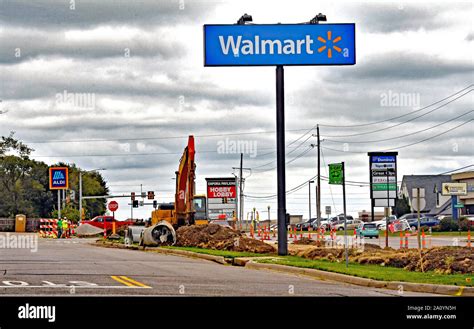 Aldi emporia ks. Reviews on Grocery in Emporia, KS 66801 - Walmart Supercenter, ALDI, Reeble's Country Mart North, Dillon Stores, Price Chopper Store 