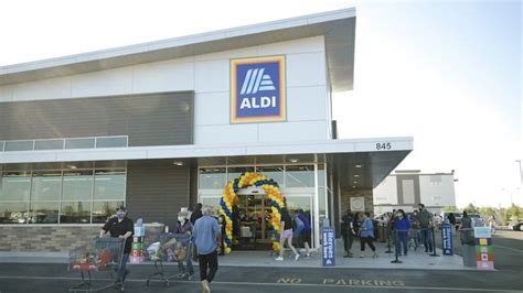 German-based discount grocery store Aldi is opening its tenth Arizona location at the corner of Bell Road and 59th Avenue in Glendale. The grand opening is schedule for April 27 with ribbon cutting taking place at 8 a.m.. 