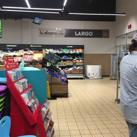 Aldi largo. About 40 Winn-Dixie and 50 Aldi grocery stores dot South Florida. The collections includes three Winn-Dixie supermarkets in the Keys — Key West, Big Pine Key and Key Largo. 