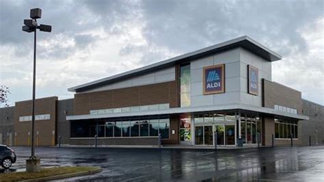 Visit your Tulsa ALDI for low prices on groceries and home goods. From fresh produce and meats to organic foods, beverages and other award-winning items, ALDI makes the flavorful affordable. Plus, with new limited-time ALDI Finds added to shelves each week, there’s always something new to discover.