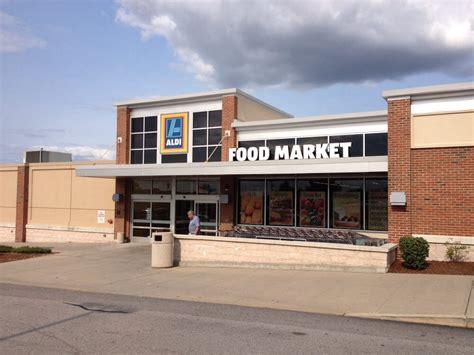 ALDI 444 Quaker Lane. Closed - Opens at 9:00 am. 444 Quaker Lane. Warwick, Rhode Island. 02886. (833) 473-7038. Get Directions. Shop online or in-store at your local ALDI Westerly, RI location at 100 Franklin Street. Find store hours, payment options, available services, FAQs and more.