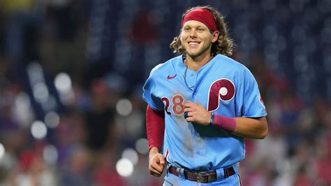 Alec Bohm had to leave the Phillies vs. Cardinals game on July 11 after suffering a hand injury mid-game. The Phillies third baseman now not only has fans watching out for updates on his health, but they are also curious about his personal life. He’s not the most open book on social media, which is why Alec Bohm’s girlfriend often slips …. 