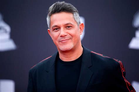 Alejandro sanz. Apple Music. With a sandy rasp and that distinct Andalusian lisp, Alejandro Sanz's voice turned him into a superstar in his native Spain and made him a mainstay in the world of Latin pop for decades. His discography is rooted in classic flamenco, but Sanz is an adventurous balladeer, melding the traditional sound with kinetic salsa, stomping ... 