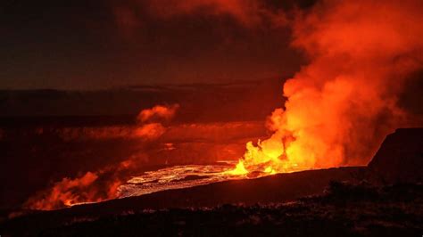 Alert level lowered for Hawaii’s erupting Kilauea volcano as thousands watch the dazzling display