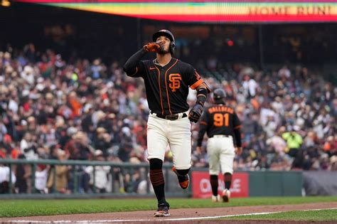 Alex Cobb keeps Brewers grounded as Giants win fourth straight