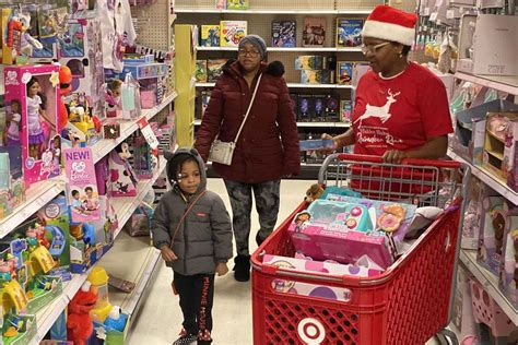 Alexandria-based church hosts ‘Reindeer Run’ to help families in need with Christmas shopping