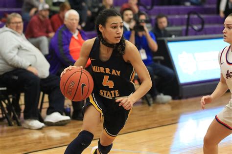Alexis leads Chattanooga against Evansville after 22-point game