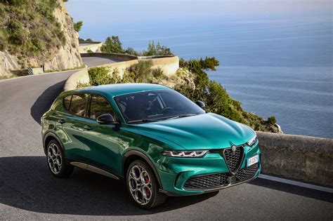 Alfa romeo tonale review. Jan 22, 2024 · Tech highlights: 0-62mph 6.2sec Top speed 128mph Engine 4 cyls, 1332cc, turbocharged, petrol Battery 15.5/12.0kWh (total/usable) Max power 271bhp Max torque 199 lb ft at 1850rpm Transmission 6-spd ... 