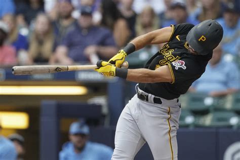 Alfonso Rivas, Bryan Reynolds have huge performances as Pirates beat Brewers 8-4