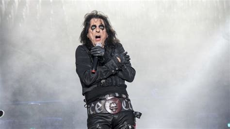 Alice Cooper loses cosmetics deal after remarks about trans people