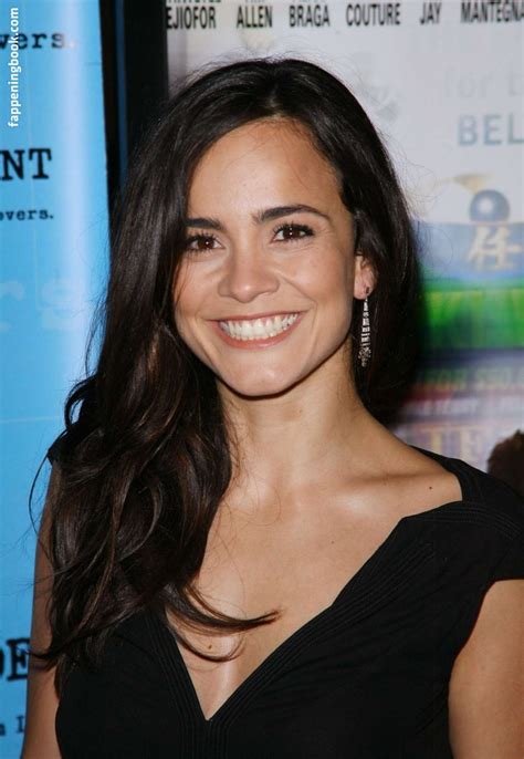 Alice Braga a popular actress from actually movie Wonder in a hot sex scene exposes her right tits. She fucks a guy in bed and we see her right nude boob and pointed nipple. Published by matrixcash