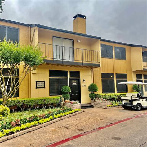 The Oaks is an Active 62+ & affordable housing luxury community nestled within a historic Oak Cliff neighborhood just south of Downtown Dallas, minutes from the Bishop Arts District. The 260-unit development is well-located and near shopping, restaurants, entertainment, and transportation.. 