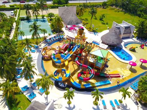 All inclusive cancun family resorts. The Seadust Cancun Family Resort is a remarkable beach resort located along the fine white sand beaches of Cancun. The impressive views from Seadust Cancun ... 