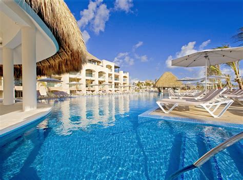 All inclusive singles resorts. These singles resorts in Cancun have great views and are well-liked by travelers: Le Blanc Spa Resort Cancun - Traveler rating: 5/5 Sun Palace - Traveler rating: 4.5/5 