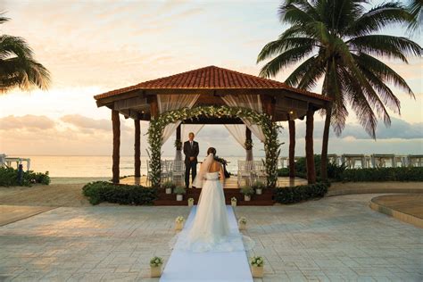 All inclusive wedding. Hilton Tulum offers 3 great wedding packages for you to choose from. Signature – $2,500 for 30 guests. Devotion – $7,000 for 30 guests. Cherish – $11,500 for 30 guests. Additional guests can be added for $45 to $160 per person, depending on the package. For an additional price, they also offer a unique Mayan Ceremony package. 