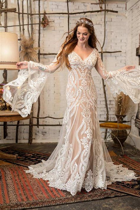 All who wander. Find your dream wedding dress at True Society Bridal Boutique. The North gown by All Who Wander is a romantic and flirty A-line dress with lace floral appliques, open back and fishnet skirt. 