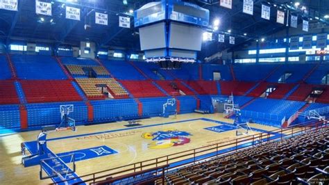 Allen fieldhouse capacity. Nick Krug. Kansas Jayhawks head coach Bill Self talks with the crowd during Late Night in the Phog, Friday, Oct. 1, 2021 at Allen Fieldhouse. The Kansas men’s basketball program will officially ... 